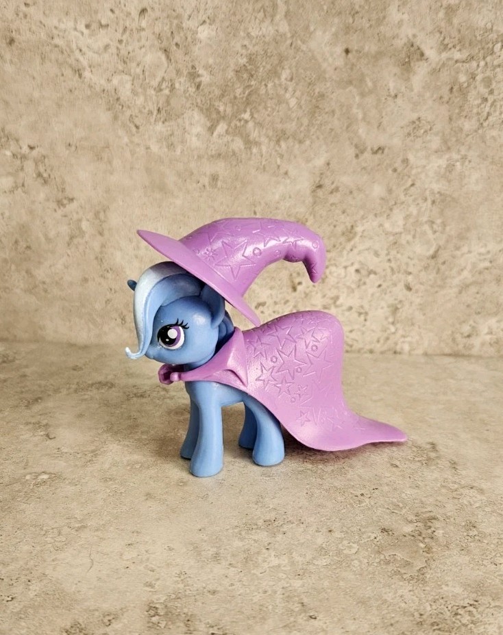 Modellino rivista My Little Pony Trixie Lulamoon Egmont con cappello e mantello
