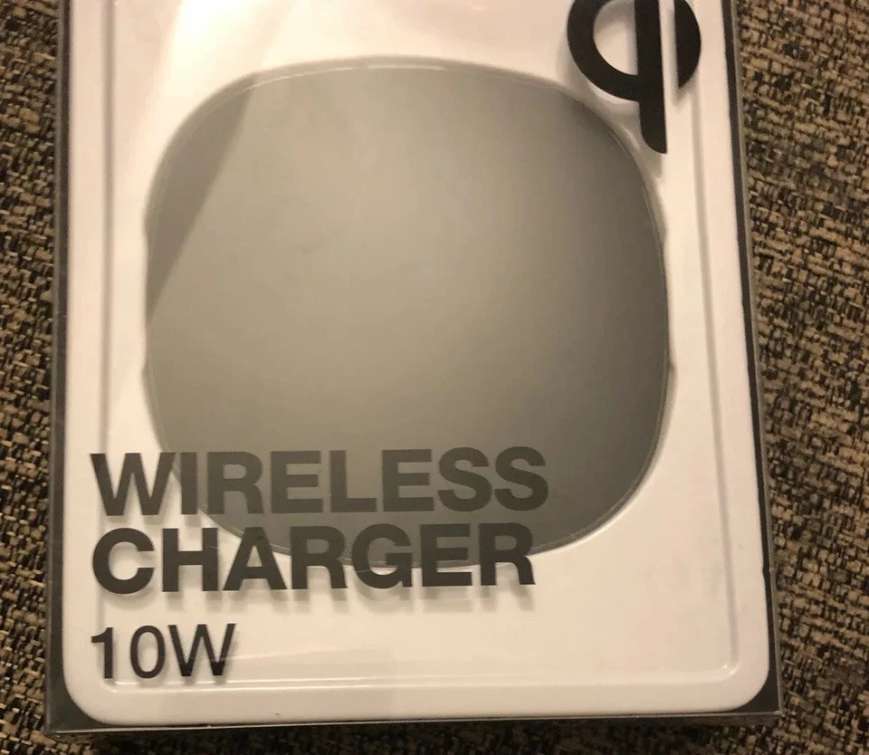 Almofada de carregamento sem fio Staples 55939 Qi 10W preta nova na caixa. Com USB. - Imagem 3 de 4