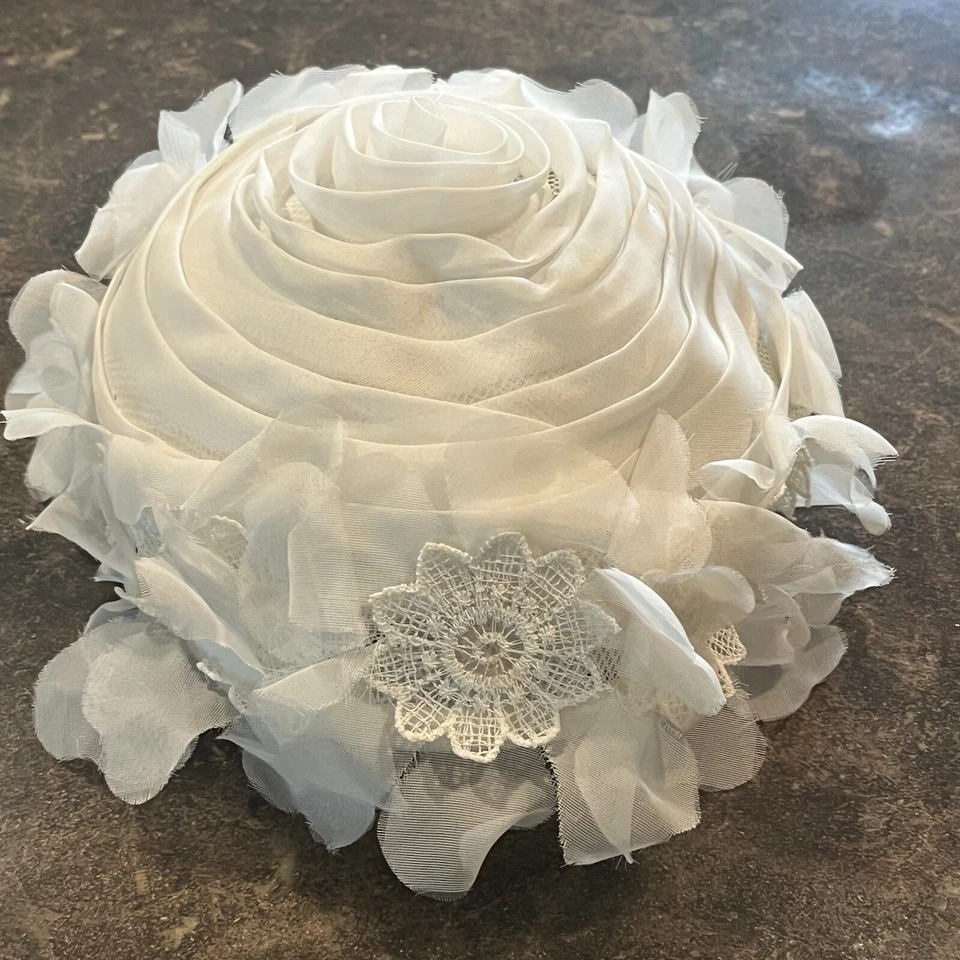 Vintage 60s White Floral, Satin Swirl Half Hat Wedding, Bridal Fairy Dress Up - Image 4 of 4