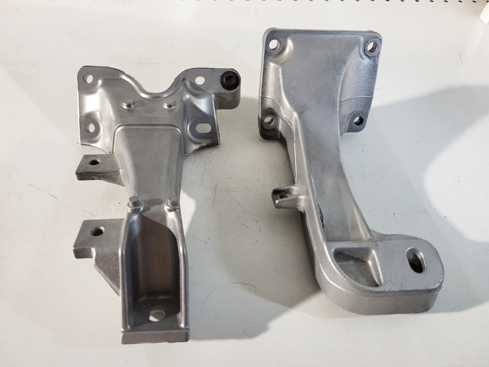 BMW E36, Engine Mount Support bracket left, right. M50 (11811141137