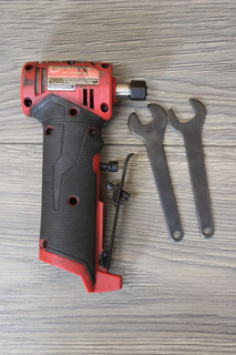 Milwaukee 2485 20 M12 FUEL™ 1/4" Smerigliatrice ad angolo retto (SOLO STRUMENTO)