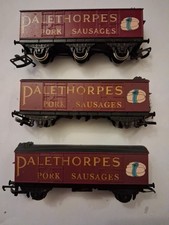 Hornby R733 - OO Gauge - 6 Wheel Train Van - Palethorpes DAMAGED 