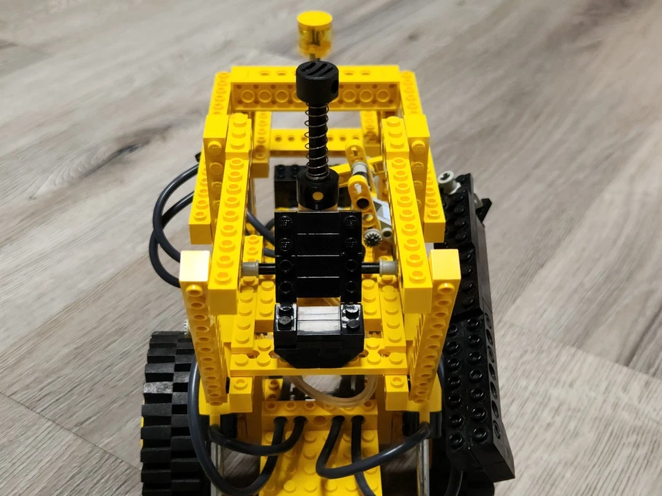 LEGO Technic 8862 Combine Harvester 1989 Vintage Incomplete - Image 3 of 4