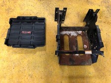 06 Mitsubishi Fuso 4.9l Diesel Used Steel Battery Mount Tray W Cover 06 Mitsubishi Fuso 4.9l Diesel Used Steel Battery Mount Tray W Cover