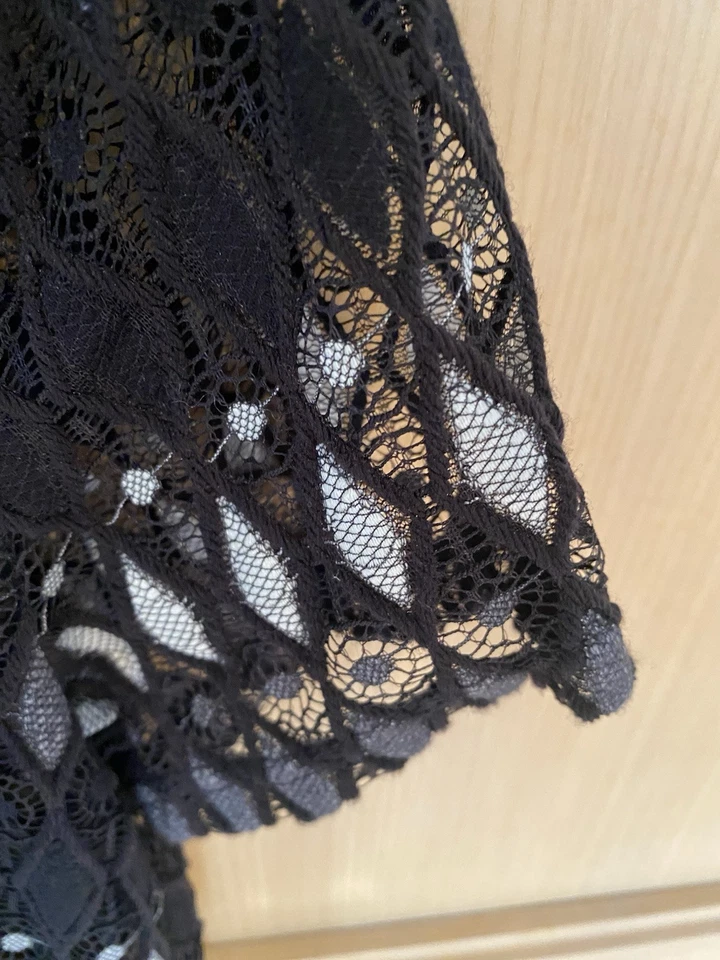 Laundry by Shelli Segal Lace Overlay Diamond Pattern Top NWT Size 8 - Image 4 of 4