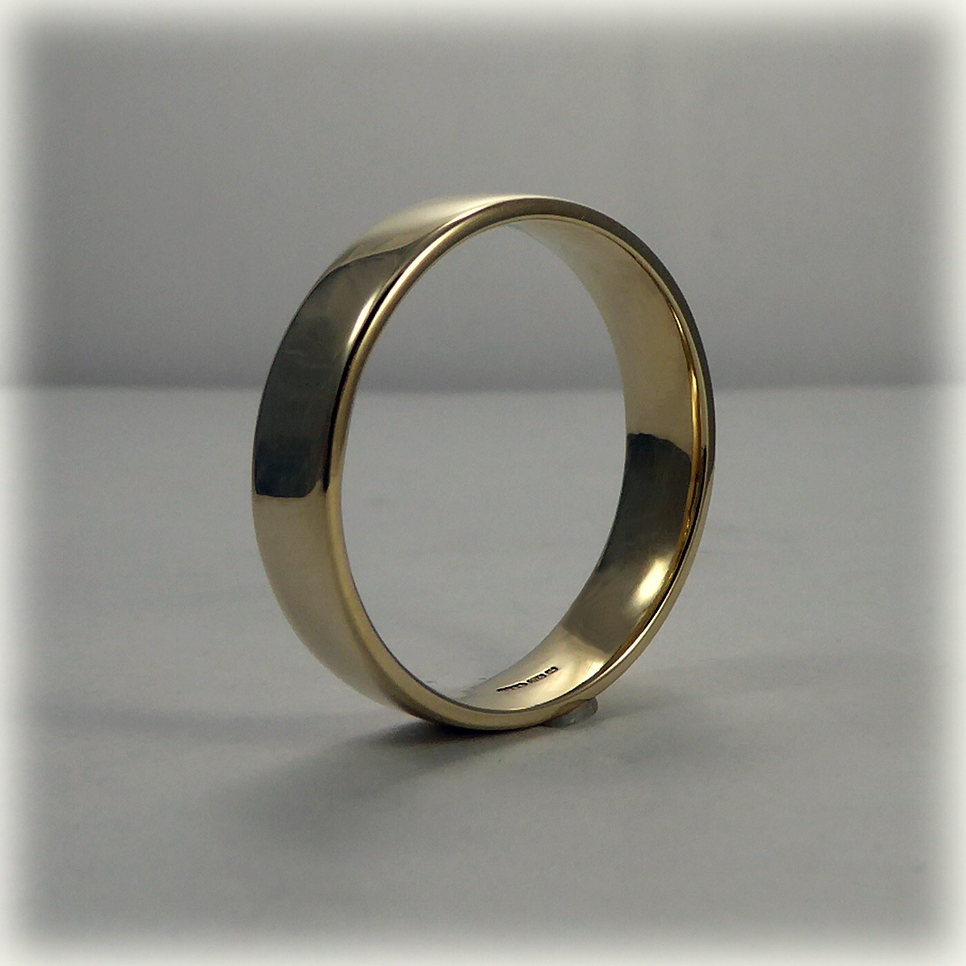 9ct Gold Gents Large 6mm Wedding Ring, size Z+3, 7.3g… Gem