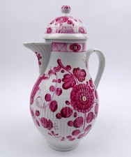 Rauenstein Porzellan Kaffeekanne gerippt purpur Blumen Garben um 1800 H. 27 cm