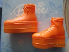 BARBIE DOLL / PAIR OF SHOES: BOOTS, PUMPS ....... (2355)