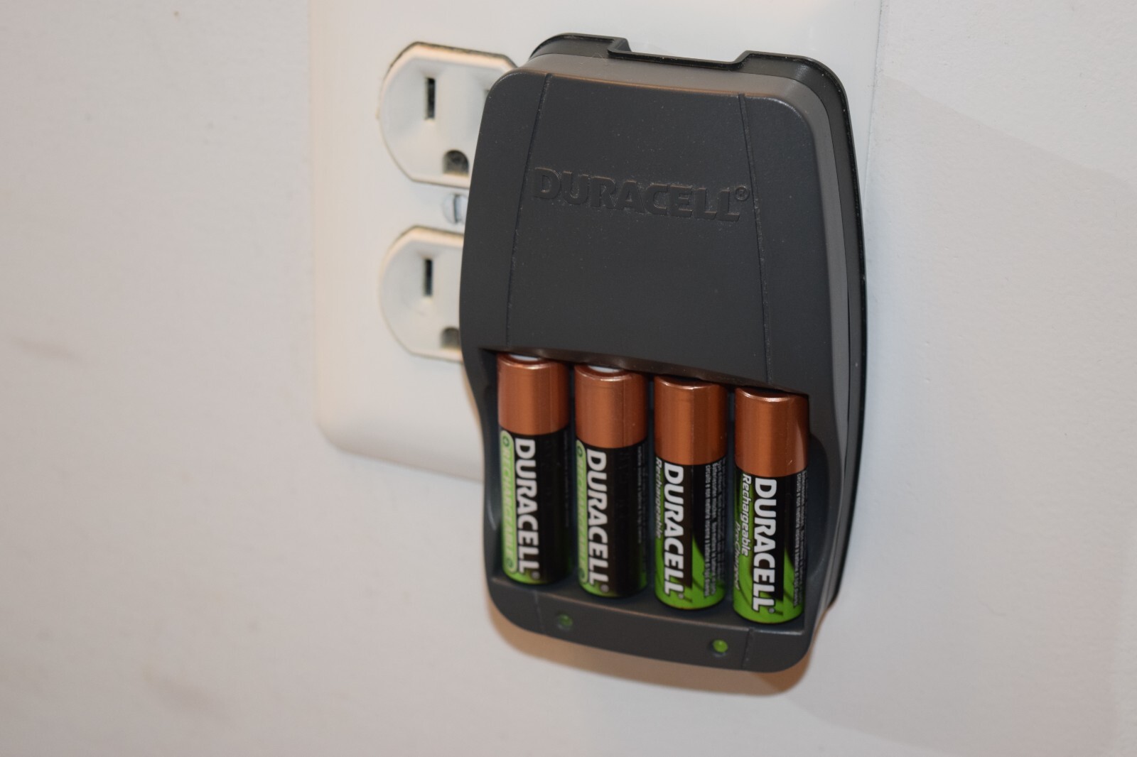 Duracell 4 AA (incl.) or AAA Battery Rechargeable Class 2 CEF14NC Recharger MiMH eBay