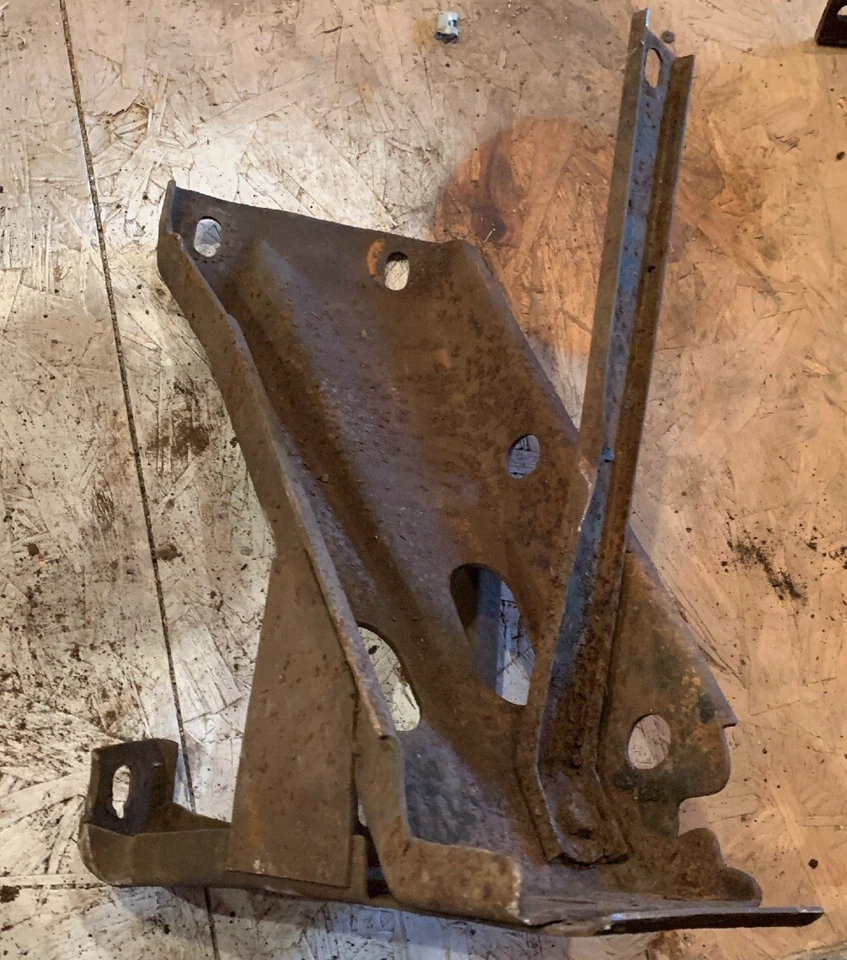 Soportes de parachoques trasero Ford 1966-1967 Lincoln Continental usados OEM Foto 4 de 4