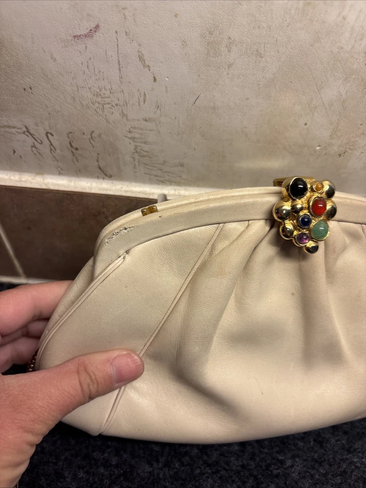 复古 Judith Leiber 多色珠宝 Snap Top 奶油色皮革金色链条 — 第 3/4 张图片