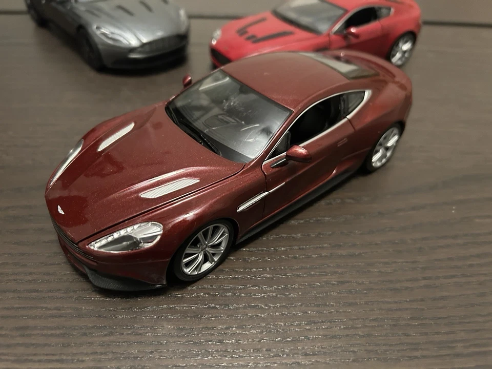 1/18 Maisto Burago Welly Aston Martin Jaguar Foto 4 de 4