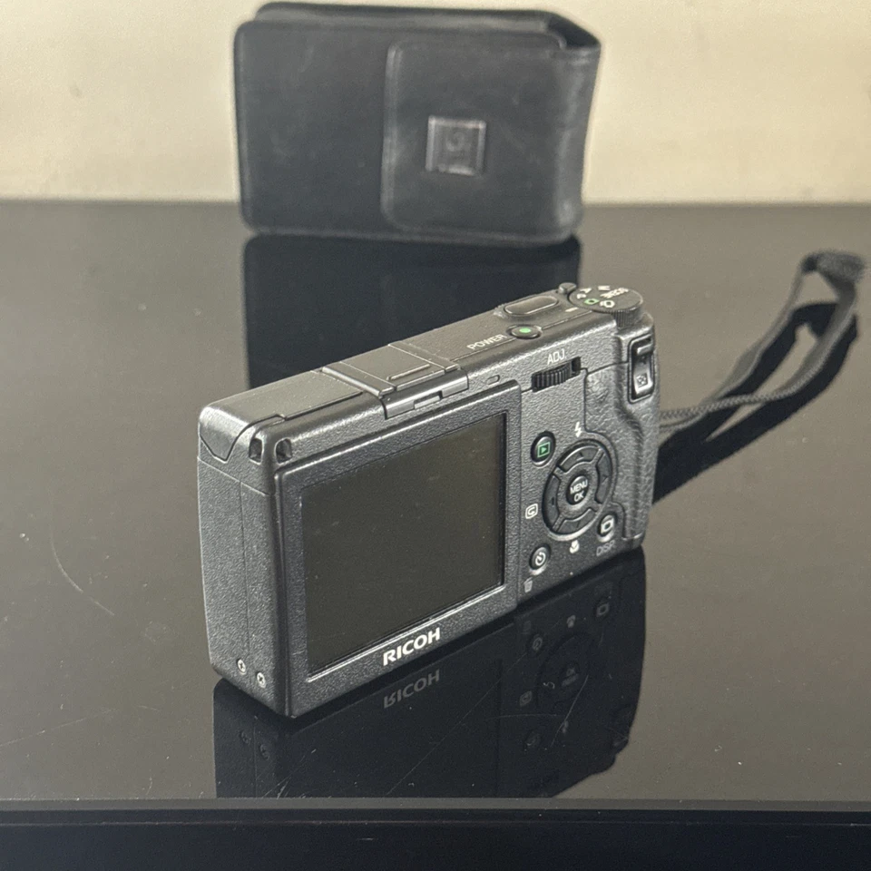 Ricoh GR Digital (Mk1) 8.1mp Camera very good condition *No Charger* - Image 4 of 4