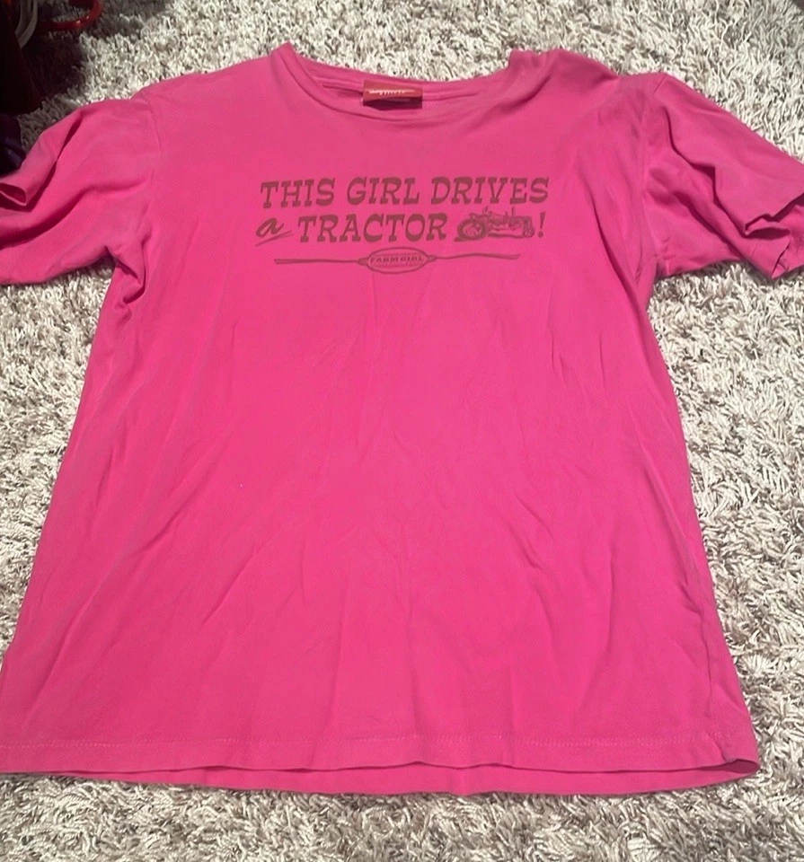 Camiseta Farm Girl Auténtica Marca Para Mujer Pequeña Rosa Esta Chica Conduce un Tractor Y2K  Foto 2 de 2