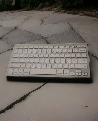 New Anker Bluetooth Keyboard Ultra Slim - White, Free Shipping! Save MONEY!  