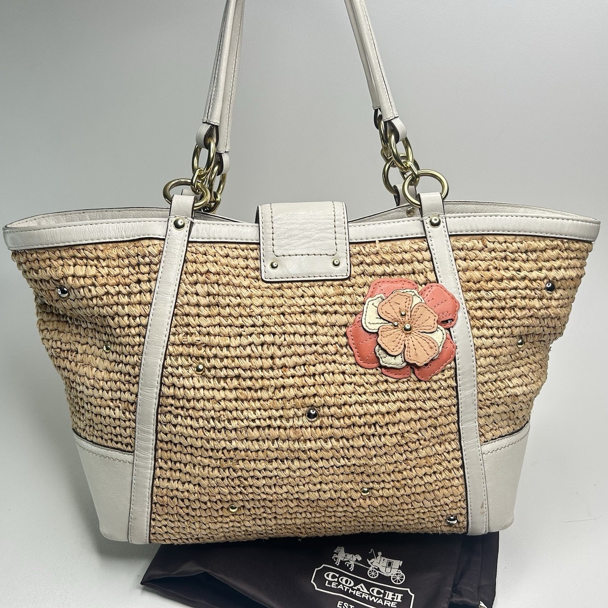 バッグ COACH Hampton Floral Applique Straw bag COACH Hampton Floral Applique Straw Weekend Coral White Tote