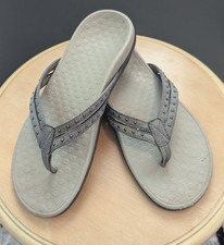 Vionic Gray Flip Flops Size 8