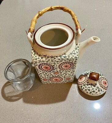 Oriental Miyabi Teapot with Lid, Leaf Strainer, and Bamboo Handle