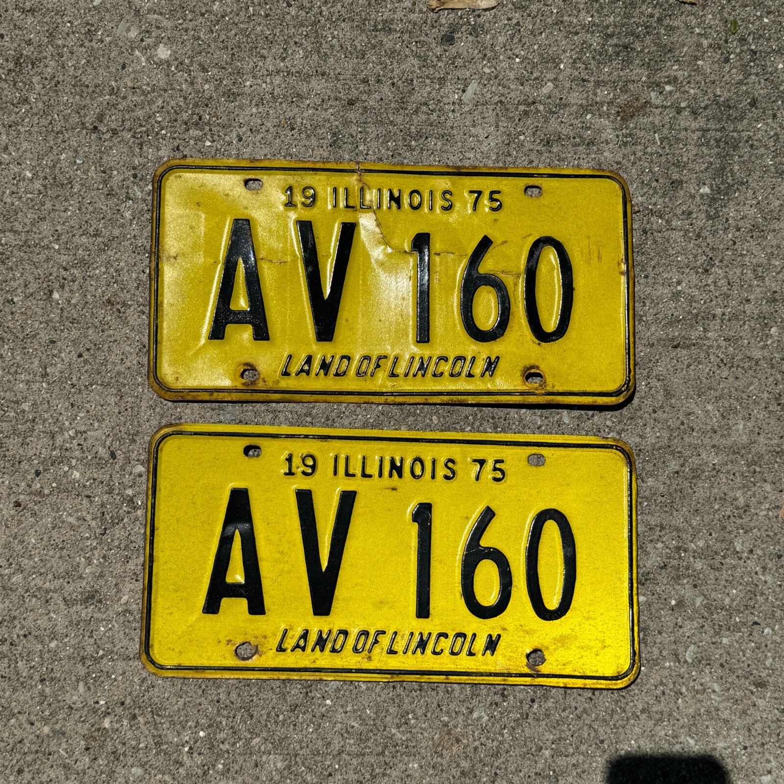 1975 Illinois License Plate Pair Auto Tag Car Garage YOM DMV Clear AV 160