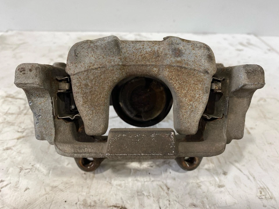 Pinza de freno trasera derecha Audi A3 2010-2013 para 272 mm 5K0615424 OEM 93 k millas (TL) Foto 2 de 4