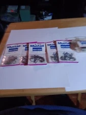 1 lot of hooks + 1pack of fishing floats large mustad hooks / eagle claw