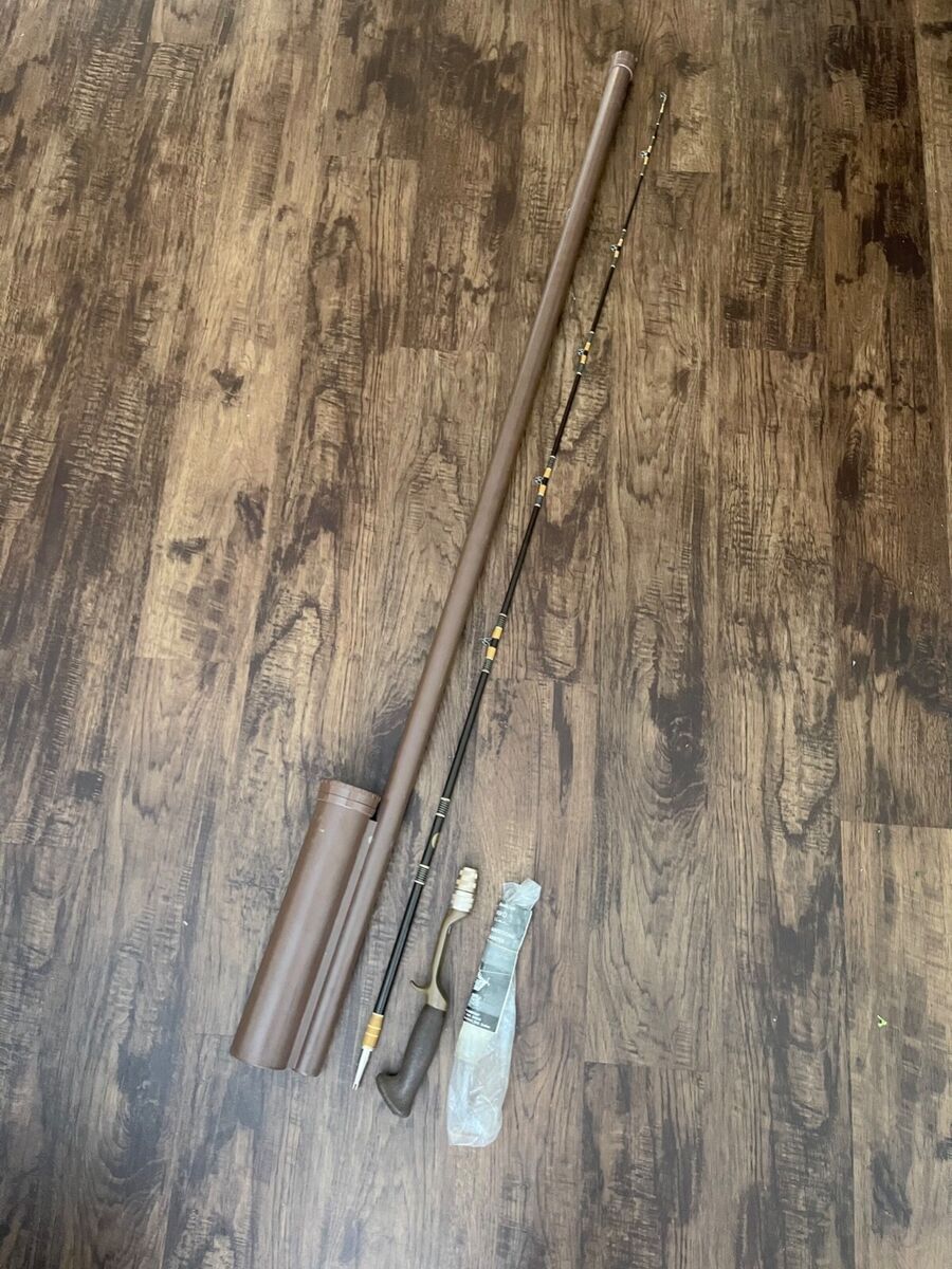Browning Silaflex Casting Rod. Model 312900. 5' 6”. W/ Tube Browning Silaflex Casting Rod. Model 312900. 5' 6”. W/ Tube