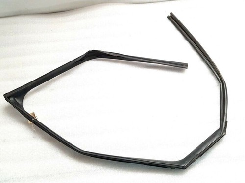 Guarnizione porta posteriore destra LEXUS RX270/350/450H 08-15 68142-48050 - Foto 1 di 3