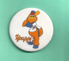 (1) MONTREAL EXPOS YOUPPI VINTAGE   2 INCH PINBACK  (I5003)