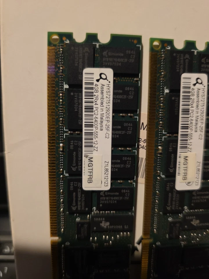 8GB (2Rx4) DDR2 667 PC2-5300P-555-12-J2 HYS72T256220HP-3S-B REGISTERED ECC - Image 3 of 4
