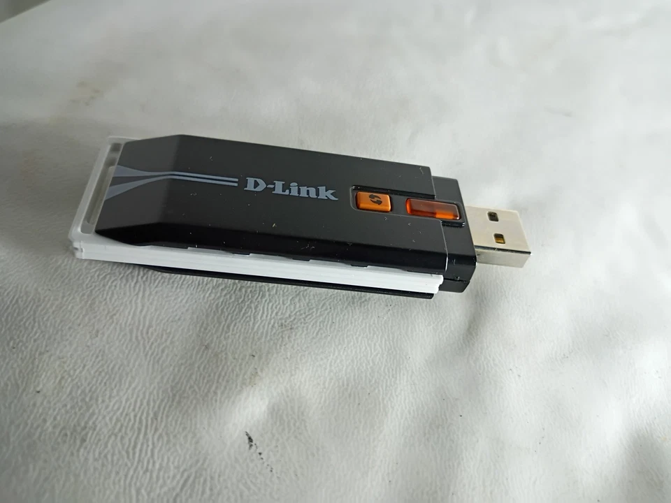 Adaptador de red D-Link DWA-140 inalámbrico N USB 2,4 GHz - Usado Foto 4 de 4