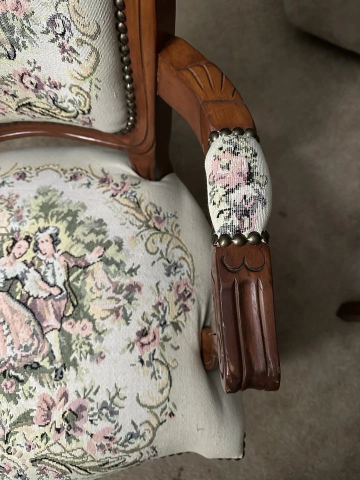 Antigua silla lateral tapizada victoriana tallada en nogal de la década de 1870 tapiz floral Foto 3 de 4