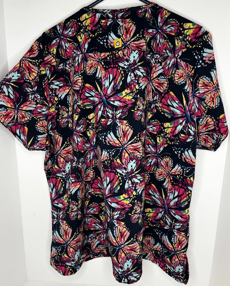 WonderWink Plus 2X женский скраб топ бабочка принт многоцветный v-образным вырезом уход  - Изображение 4 из 4