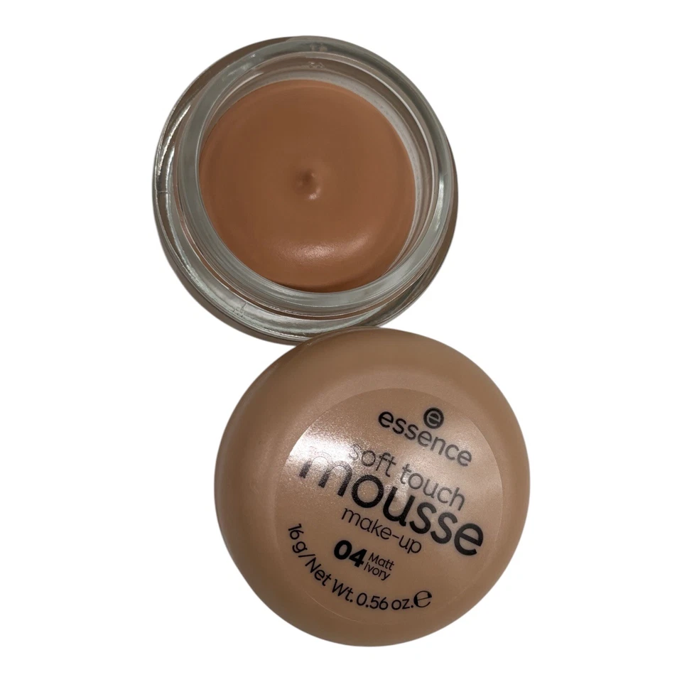 Essence Soft Touch Mousse Makeup, 16g ,Vegan 04 Matt Ivory NEU - Bild 2 von 3