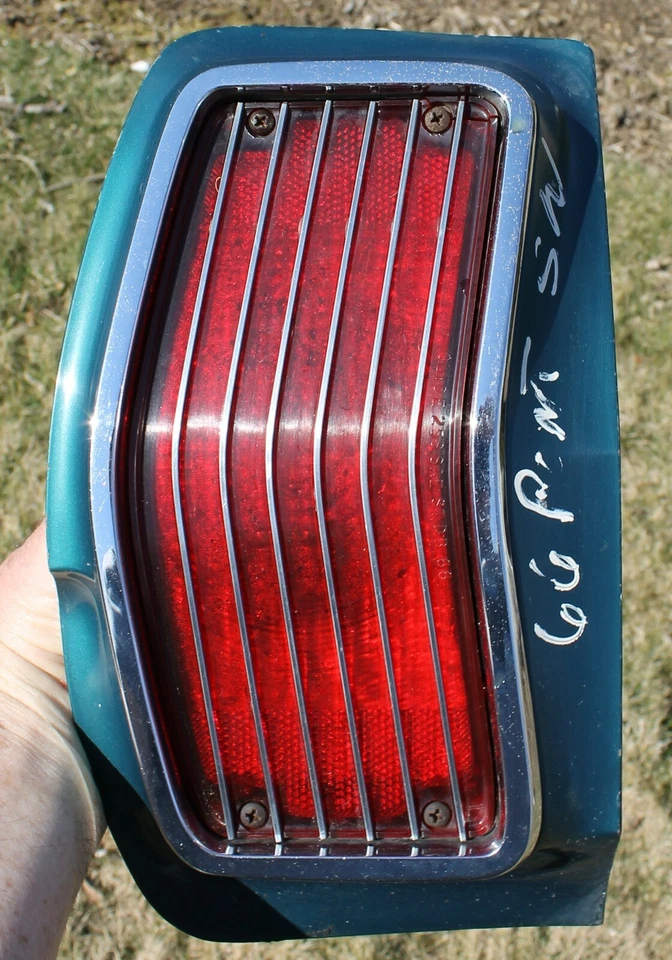 Pontiac Bonneville Catalina 1966 camioneta conductores luz trasera lateral izquierda montaje Foto 3 de 4