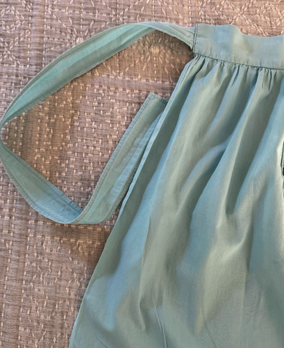 Grembiule Vintage MCM Rick Rack Cotone Blu Turchese Ottime Condizioni Tasca Mezza Vita LEGGI - Foto 6 di 17