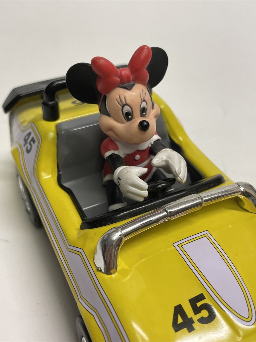 オールドディズニーCARS Paris Reproduction Vintage car off Main Street USA, in Disneyland