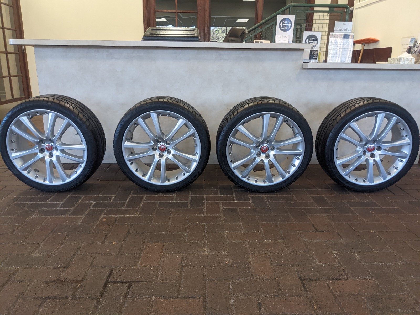 20" OEM JAGUAR WHEEL AND TIRE SET SENTA WHEELS WITH DUNLOP TIRES 2495