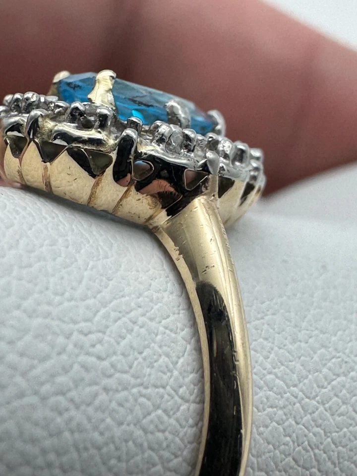 Anillo Halo Topacio Azul Oro Amarillo y Blanco 10K Vintage Foto 4 de 4