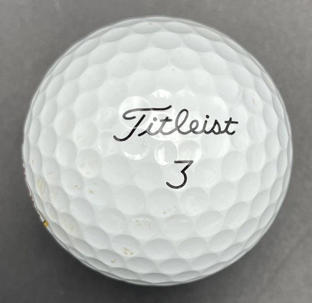 Pelota de golf Newcastle Brown Ale Logo (1) Titleist Pro V1 usada Foto 2 de 4