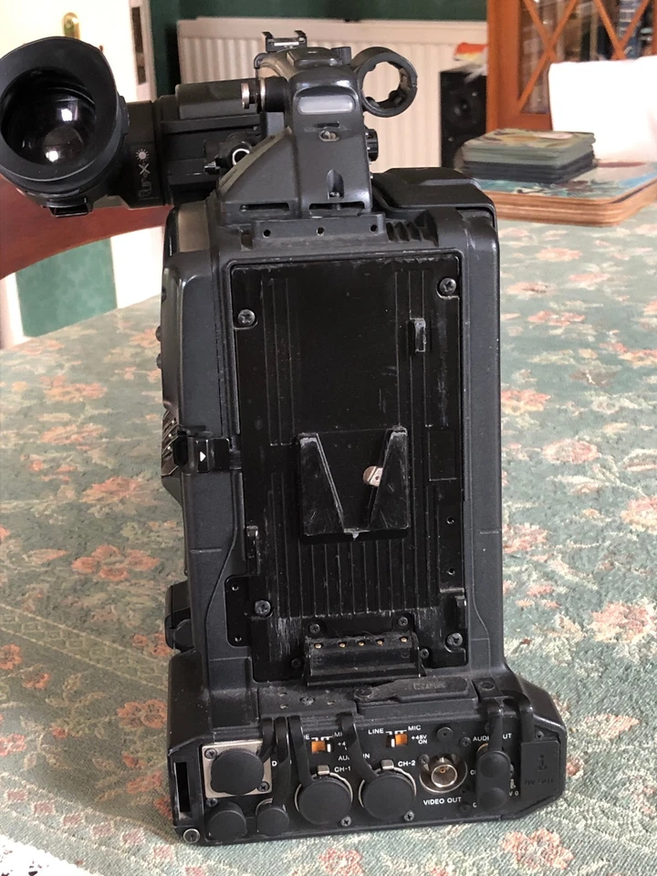 Sony DSR-450WSP DVCPRO/DVCAM Digital Camcorder in good working order. - Image 4 of 4