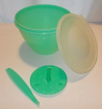 Vintage Tupperware Crisp It Lettuce Keeper Jadeite 679 Bowl Lid Spike Corer NICE