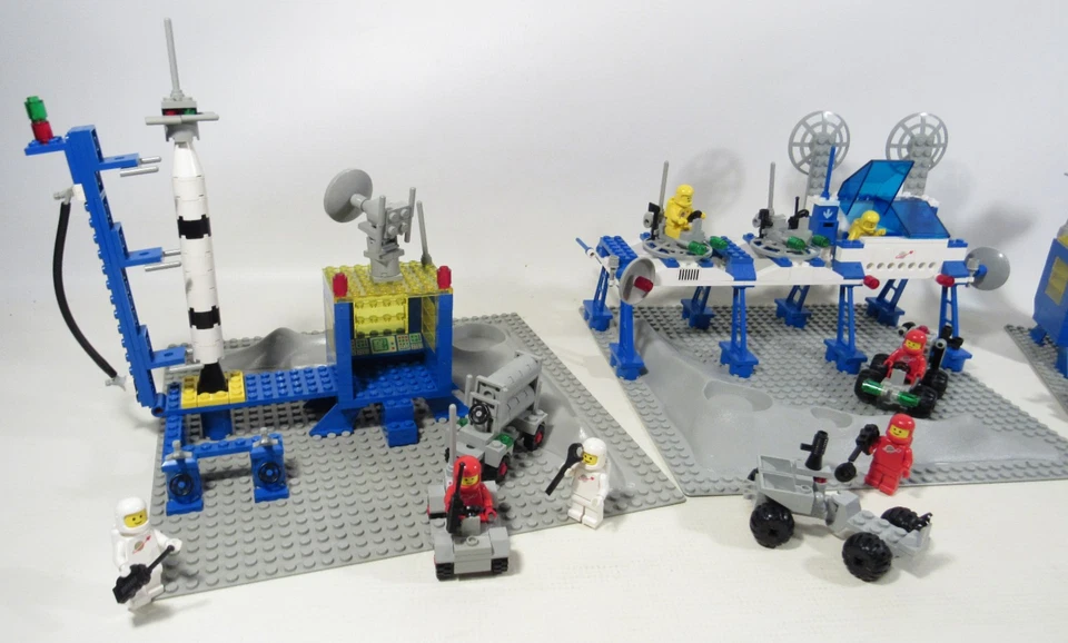 COMPLETE LEGO Space #926 Command Center Supply Station #6930 & Alpha1 Base #483 - Image 2 of 4