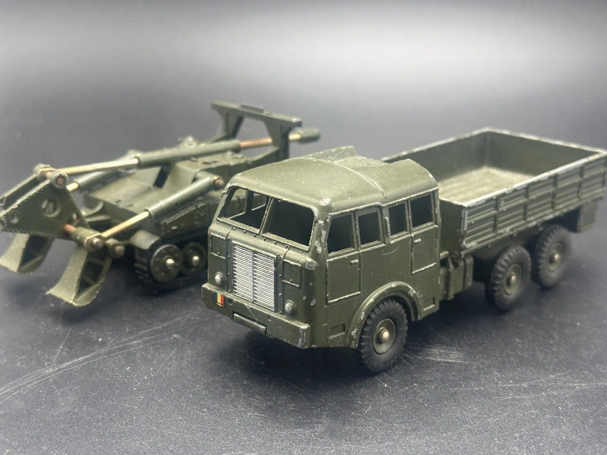 Véhicules miniatures Dinky en boîte