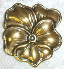 Vintage Lieba Gold Toned Art Nouveau Repousse Pansy Flower Shawl Scarf Clip USA