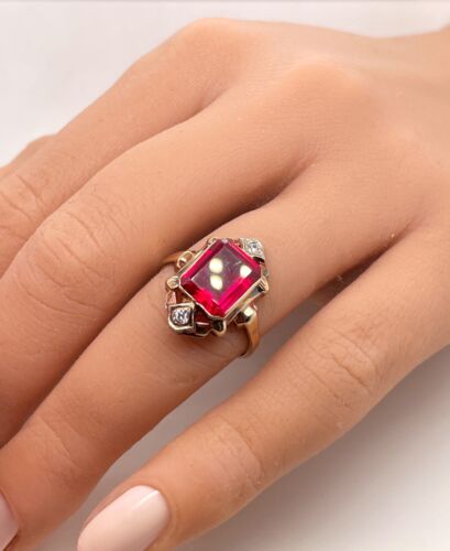 VINTAGE LADIES 10K YELLOW GOLD LAB CREATED RUBY RING + CZs SIZE 5.5 RING - Picture 9 of 10