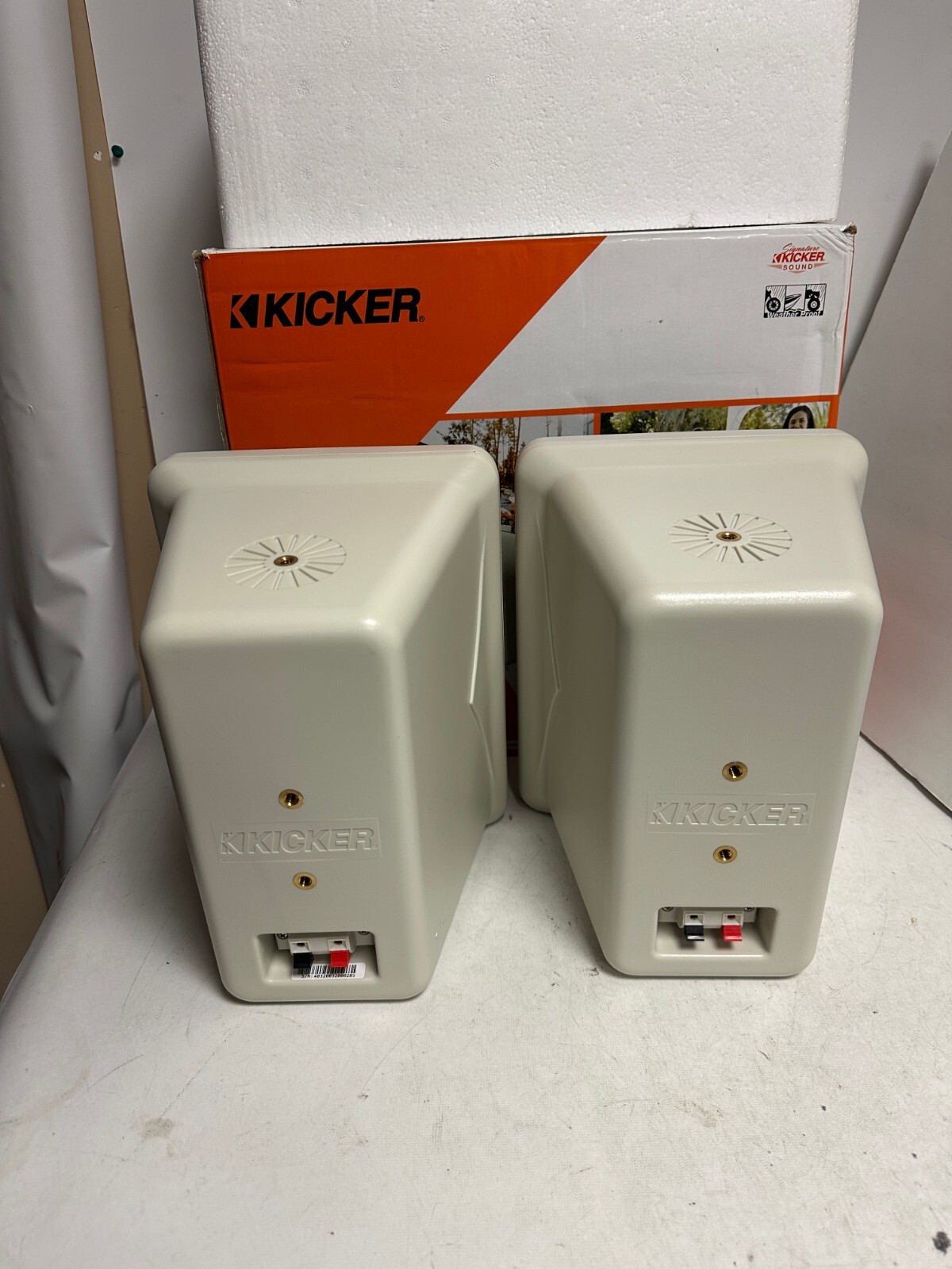 Kicker 46KB6G KB6000 KB6G 2Way Full Range Indoor Outdoor Speakers