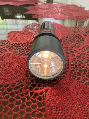 Vintage Heavy Duty Rayovac Roughneck Two ''D'' Cell Flashlight NICE, WORKS