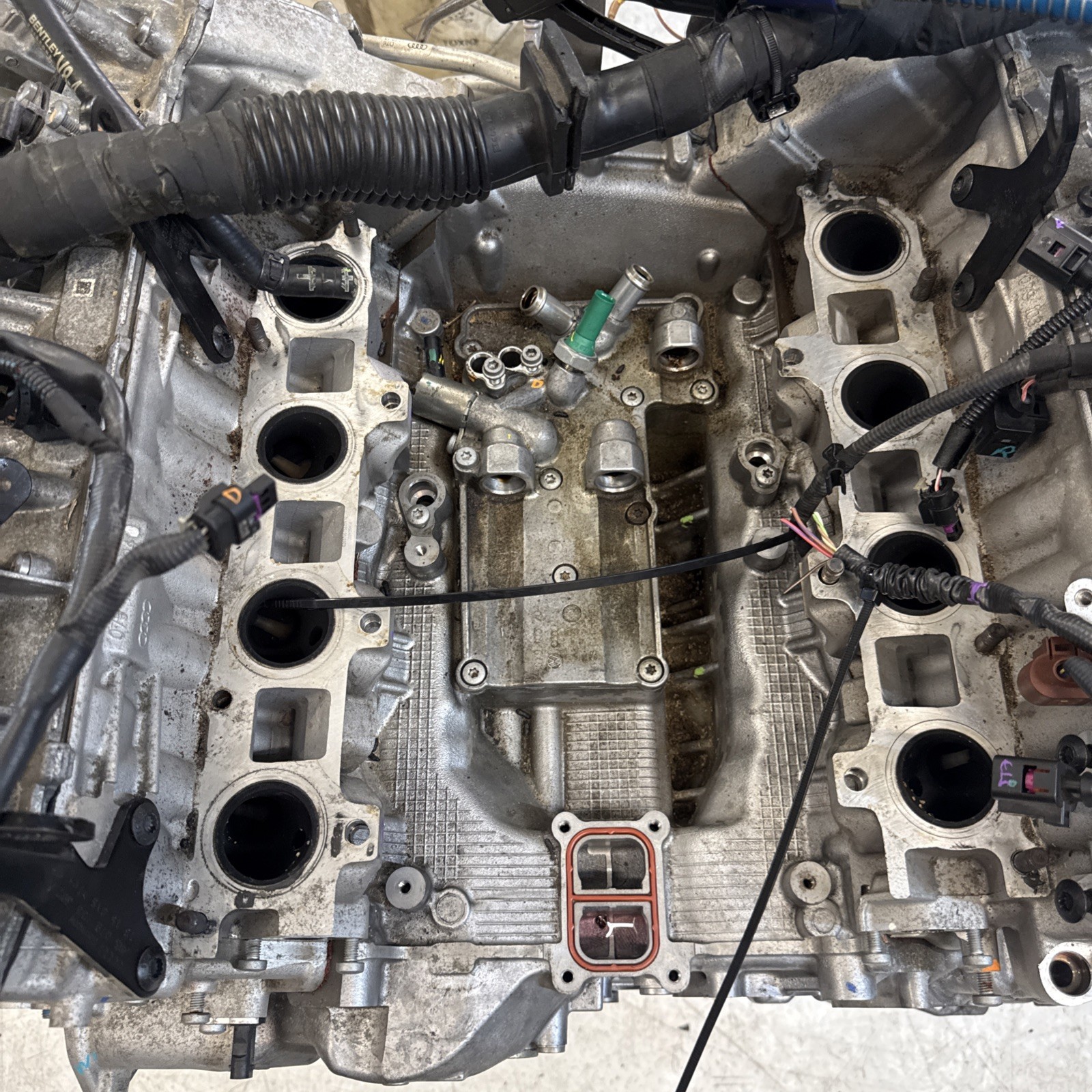 Not working 2014-2019 BENTLEY FLYING SPUR OEM 4.0L V-8 TWIN TURBO ENGINE *30k*