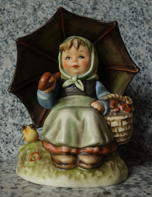 Hummel exclusive Club Figur Hum 408/0 ''Gut beschirmt * Smiling Through'' FM 6