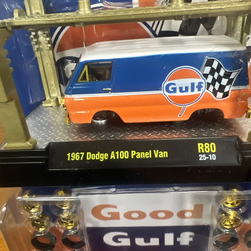 Kit de modelo de máquinas M2 R80 GULF 1967 Dodge A100 painel van CHASE dourado em escala 1/64th - Imagem 2 de 4